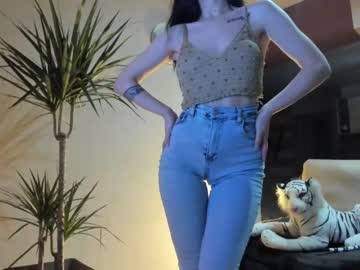 webcam girl sofiaandwonderland live cam image #2055349