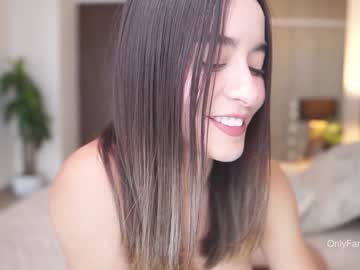 webcam girl emyii live cam image #4256027