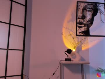 webcam girl lucie_beltran live cam image #5061103
