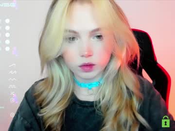 webcam girl small_blondee live cam image #4193925