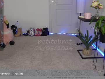webcam girl petitebrat live cam image #6111401
