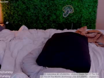webcam girl runesy live cam image #4164592
