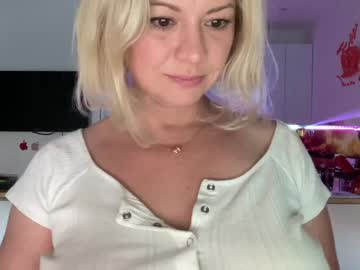 webcam girl kiradivine live cam image #5527494