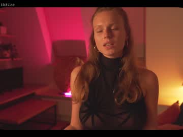 webcam girl chillwithkira live cam image #1869139