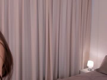 webcam girl peek_in_my_window live cam image #6522050