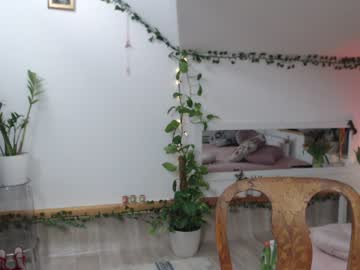 webcam girl taralanes live cam image #4034690