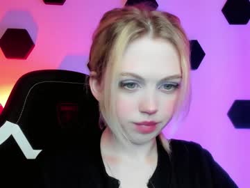 webcam girl small_blondee live cam image #4015148