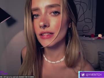 webcam girl _yvie_ live cam image #6165947