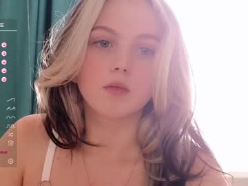 webcam girl small_blondee live cam image #5426378