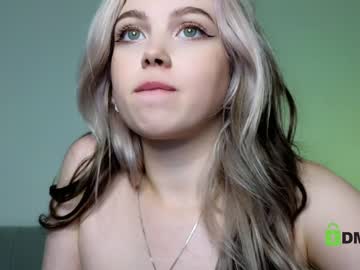 webcam girl small_blondee live cam image #4988359