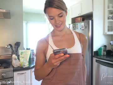 webcam girl phoenix_taylor live cam image #1560075