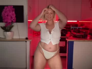 webcam girl kiradivine live cam image #6103582