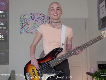 webcam girl petitebrat live cam image #6708744
