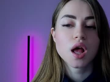 webcam girl strawberryjamx live cam image #4161565