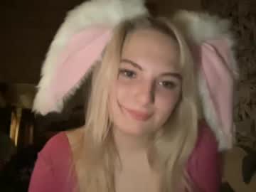 webcam girl holli__wood live cam image #1496537