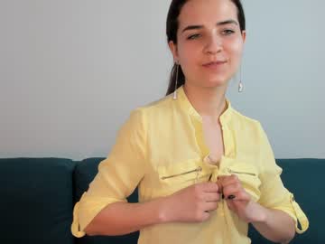 webcam girl zeldaflowers live cam image #6940536