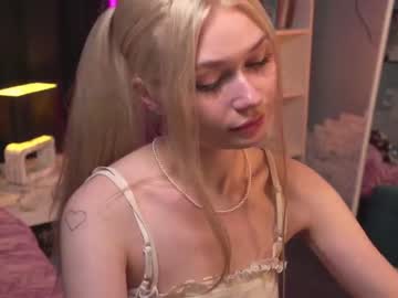 webcam girl white_godness live cam image #3920535