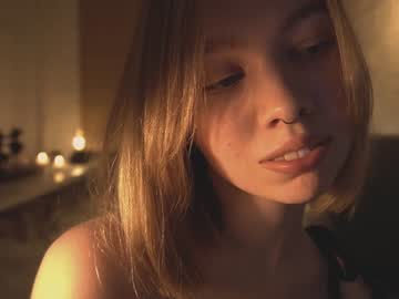 webcam girl bibi_it_is live cam image #1970445