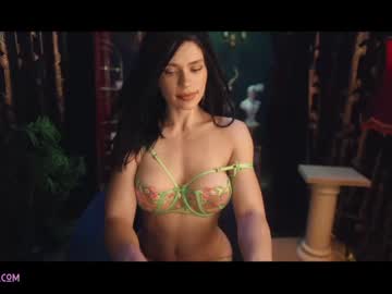 webcam girl lucieoude_ live cam image #2101371