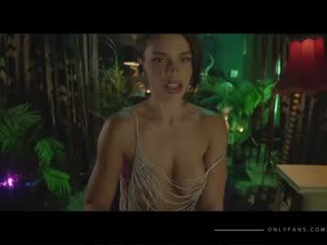 webcam girl lucieoude_ live cam image #2632165