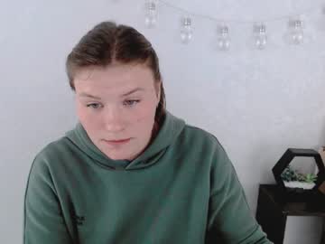 webcam girl adelin_ti live cam image #2778379