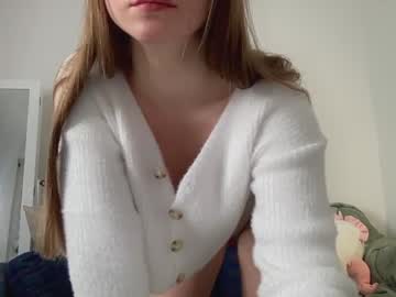 webcam girl strawberryjamx live cam image #1084979