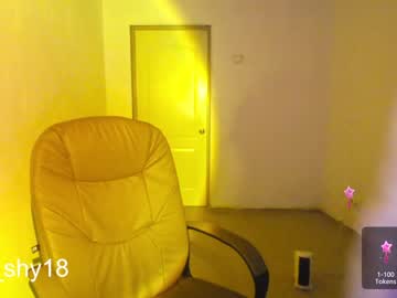webcam girl emmika_ live cam image #1205670
