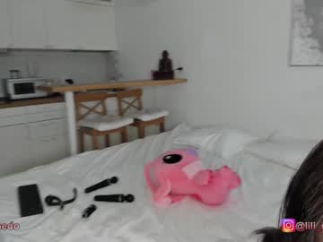 webcam girl lili_and_niki live cam image #6942855