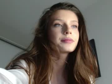 webcam girl isia_slay live cam image #2405142