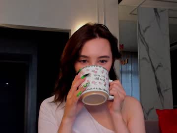 webcam girl angella_kleee live cam image #5237446