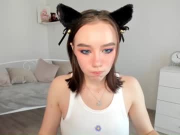 webcam girl vi_vi_an live cam image #4683229