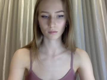 webcam girl blue_eyed_bl0ndie live cam image #1876677