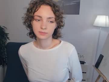 webcam girl cutee_curls live cam image #7026887