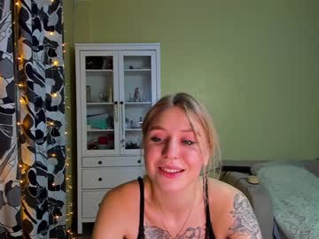 webcam girl lil_shynee live cam image #5982384