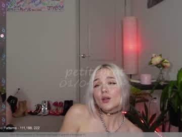webcam girl petitebrat live cam image #6104082