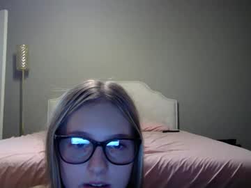 webcam girl lilly_starrr live cam image #7045838