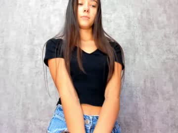 webcam girl amandamedrano live cam image #2842581