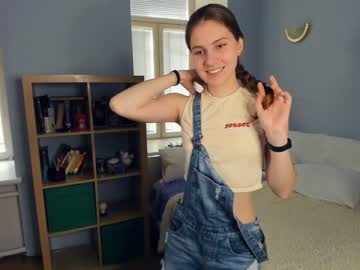 webcam girl youne_and_beautiful live cam image #4237163