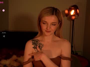 webcam girl lucydelovely live cam image #5633159