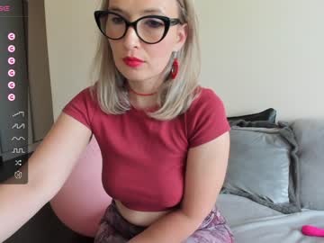 webcam girl emilymilf__ live cam image #5189654
