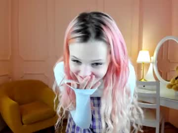 webcam girl pretty_girl_bella live cam image #3036633