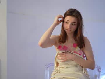 webcam girl floret_joy live cam image #6560760