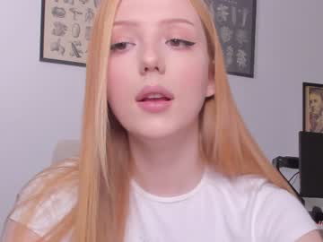 webcam girl lil_pumpkinpie live cam image #832840