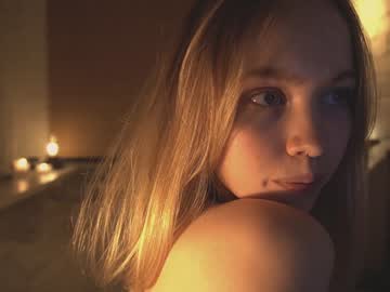 webcam girl bibi_it_is live cam image #3053673