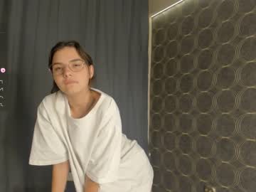 webcam girl laurawhitea live cam image #5430520