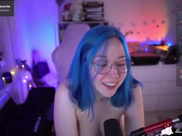 webcam girl blue_mooncat live cam image #6646547
