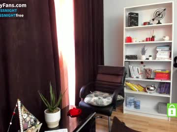 webcam girl crissnight live cam image #1945842