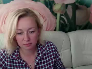 webcam girl blondy_mom live cam image #50126
