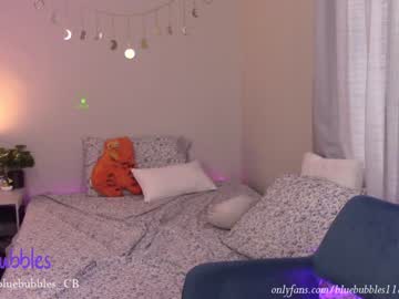 webcam girl blue_bubbles118 live cam image #978111