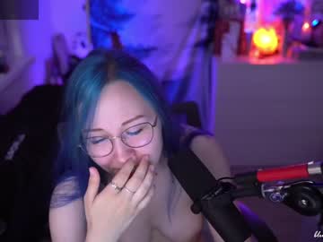 webcam girl blue_mooncat live cam image #5157717